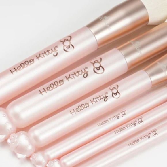 Impressions X Hello Kitty The "Kawaii Icon" 6-Piece Brush Set - Picture 2 of 8